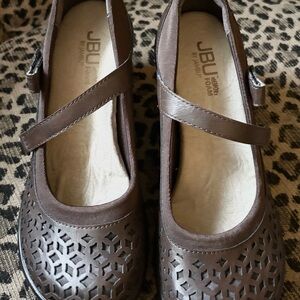 JBU Brown Cut-Out Mary Jane Flats